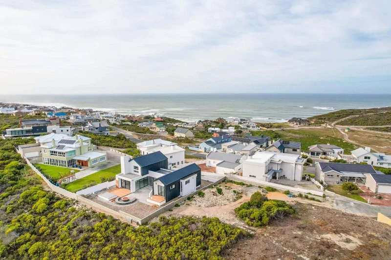 744 m² Land available in Struisbaai