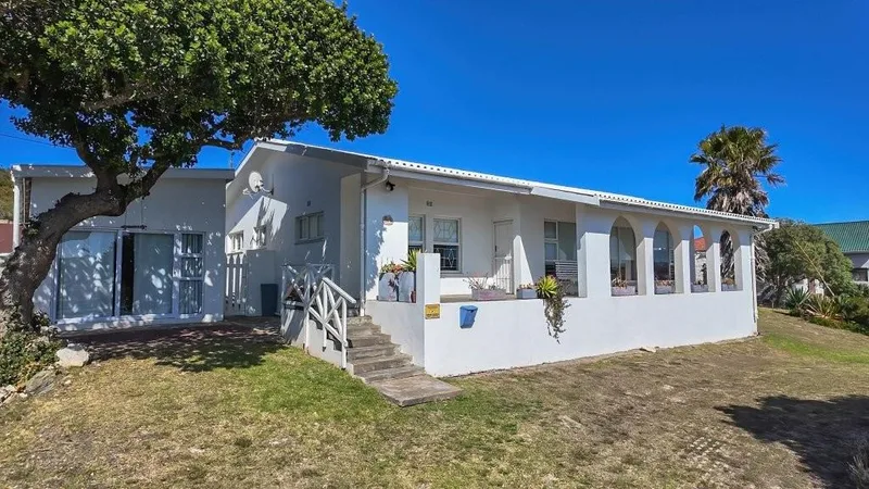 4 Bedroom House for sale in Stilbaai Oos