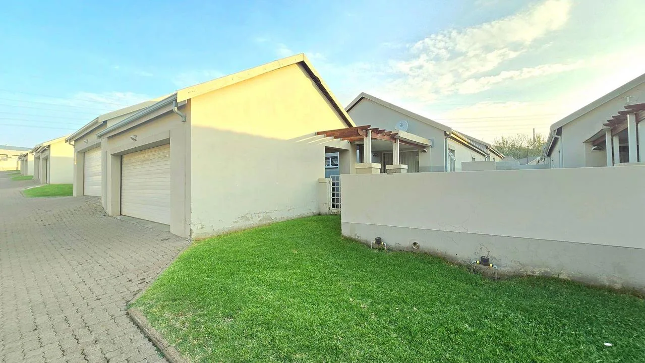 3 Bedroom House for sale in Die Heuwel
