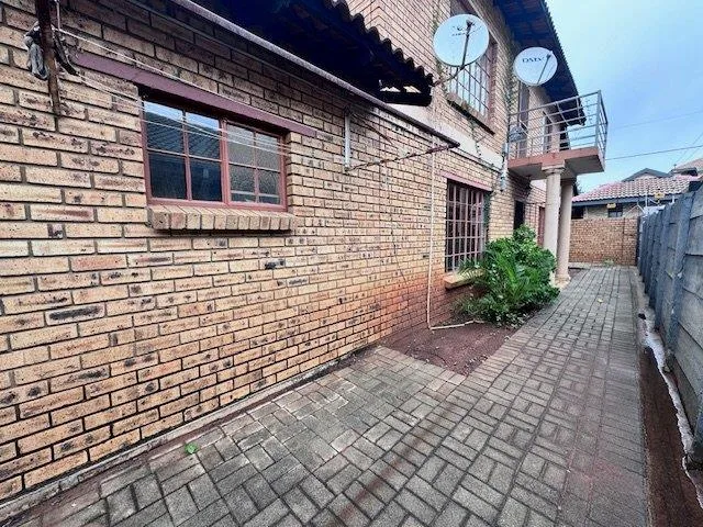 2 Bedroom Apartment / flat to rent in Die Bult