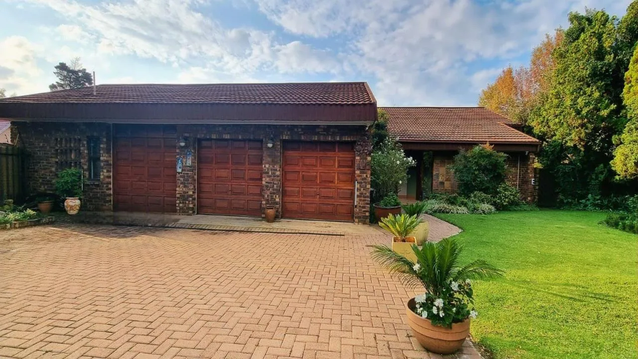 4 Bedroom House for sale in Secunda