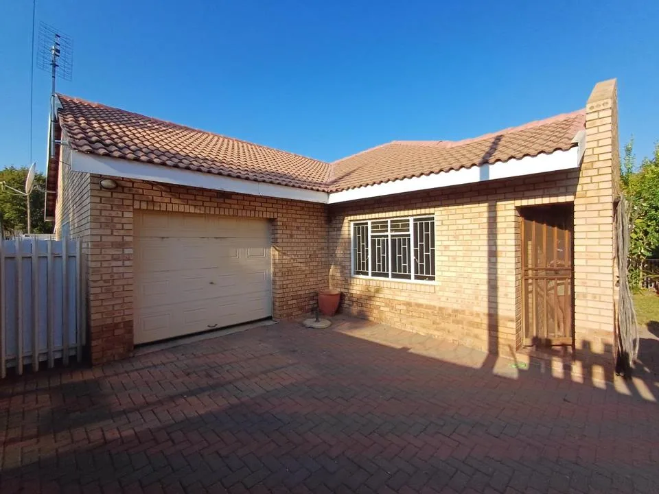 3 Bedroom Townhouse for sale in Irene Park