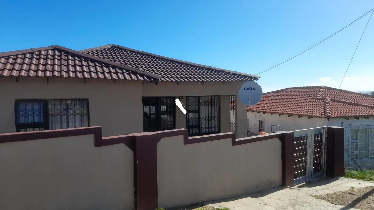 5 Bedroom House for sale in Mdantsane Nu 15