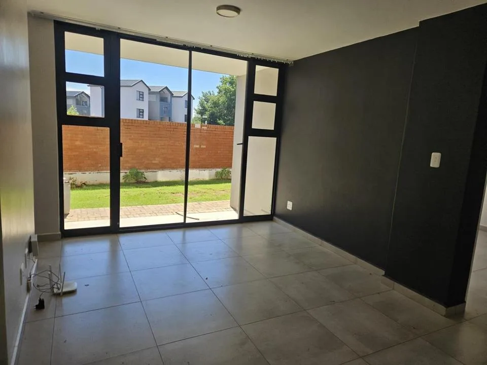 3 Bedroom Apartment / flat for sale in Shere