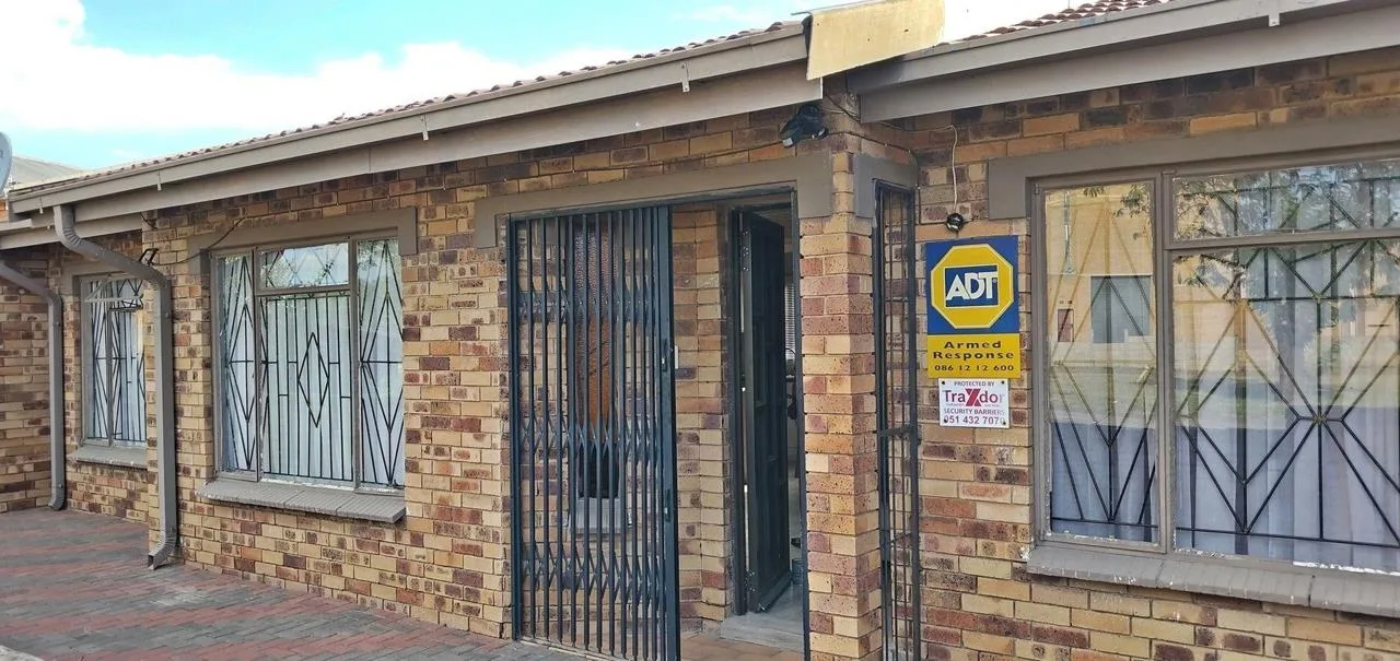 3 Bedroom Townhouse for sale in Heidedal