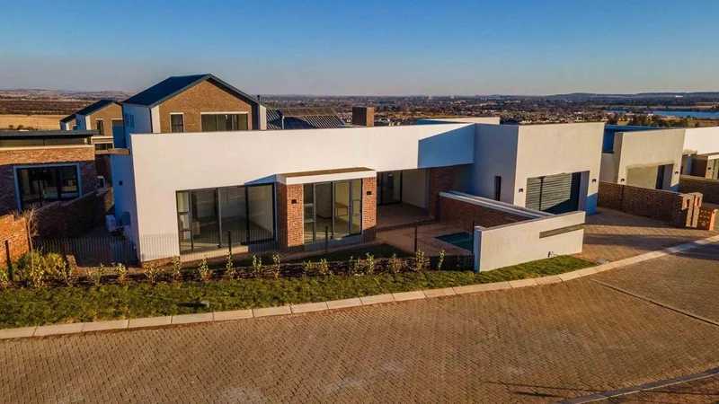 3 Bedroom House for sale in Helderzicht Eco Estate