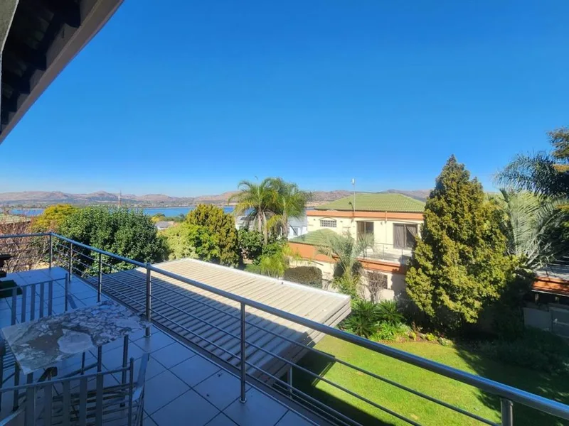 4 Bedroom House for sale in Kosmos Ridge