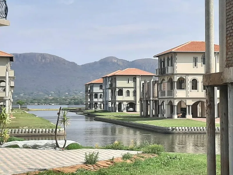 7 Bedroom House for sale in Ifafi