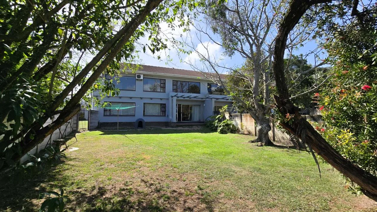 3 Bedroom Townhouse for sale in Beacon Bay