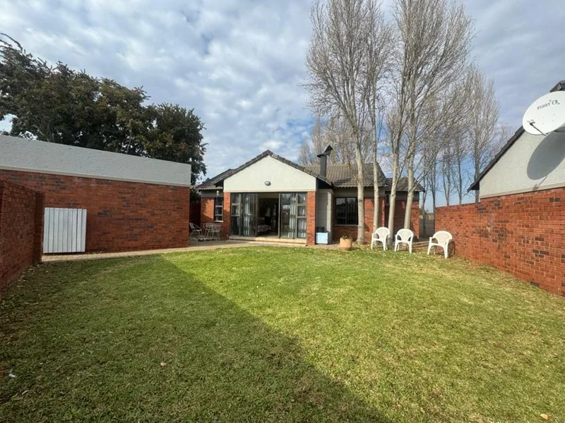 2 Bedroom Townhouse for sale in Spitskop SH
