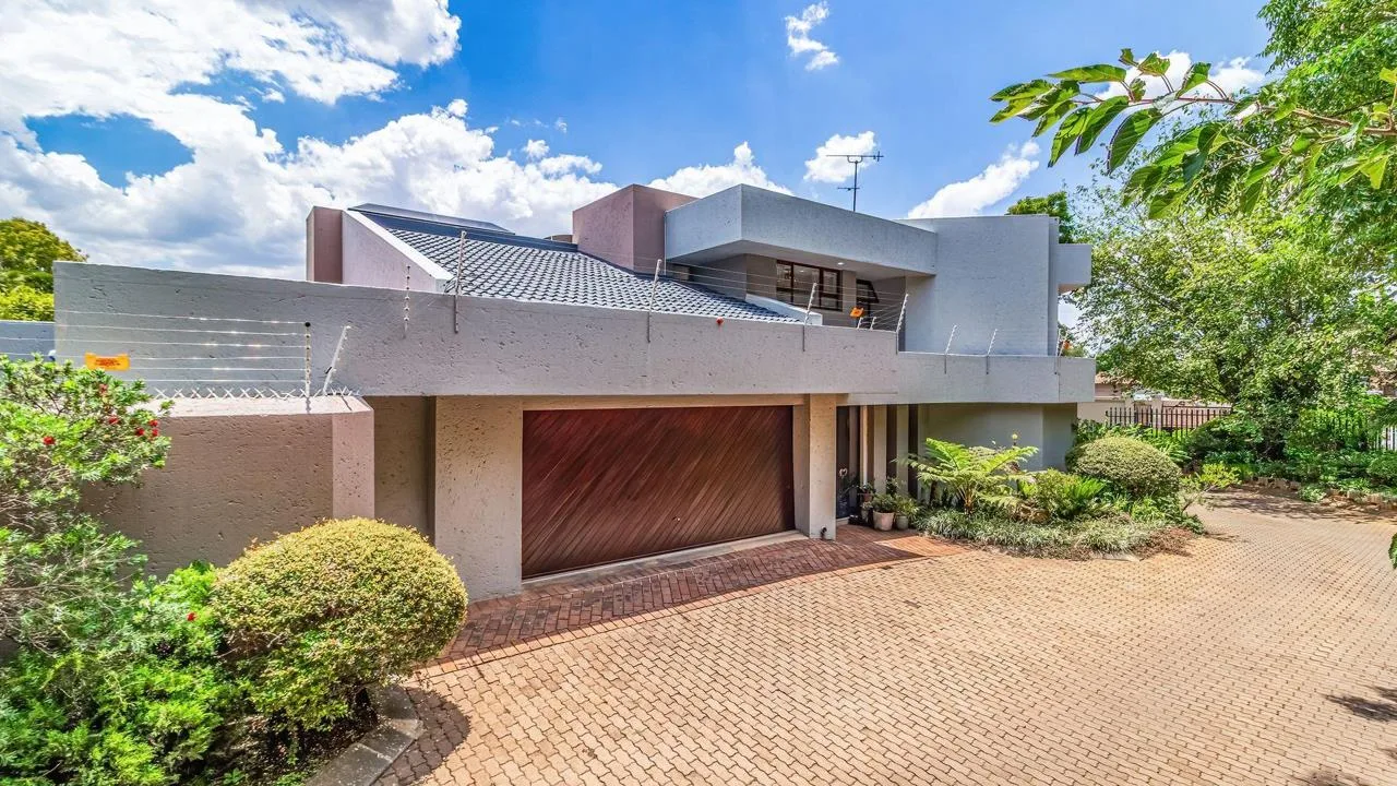 3 Bedroom House for sale in Bedfordview