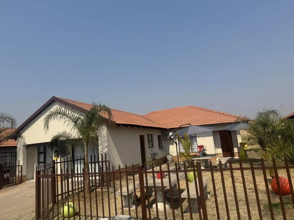 4 Bedroom House to rent in Waterval East