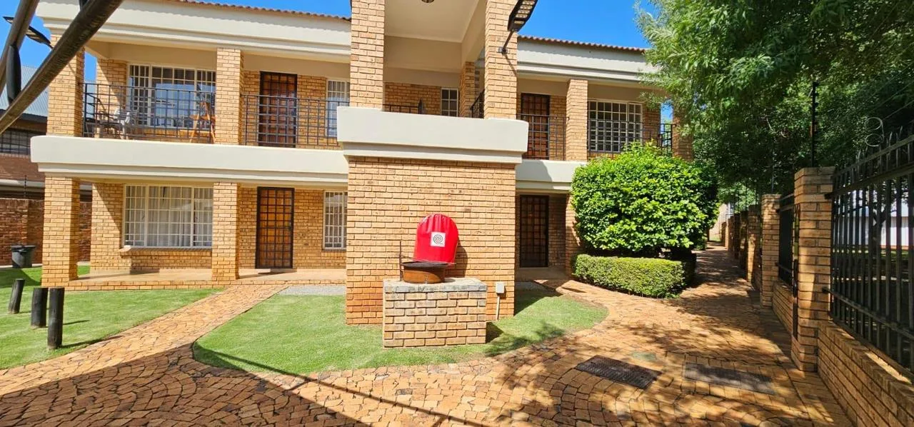 2 Bedroom Apartment / flat for sale in Bult South