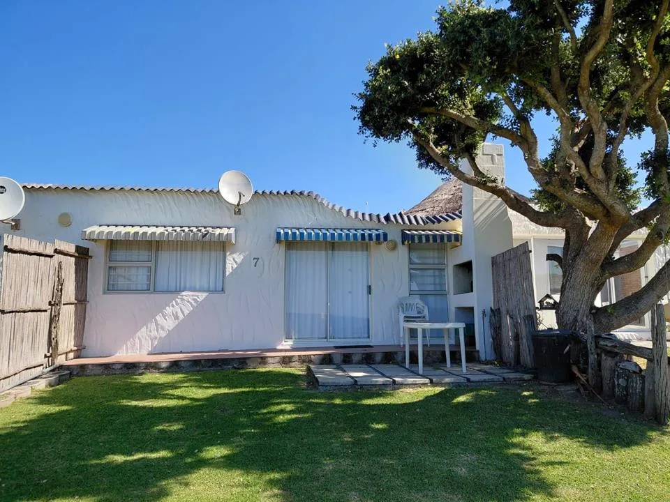 2 Bedroom House for sale in Cintsa West