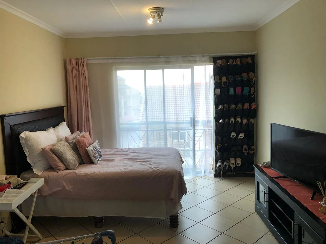 Bachelor apartment in Karenpark