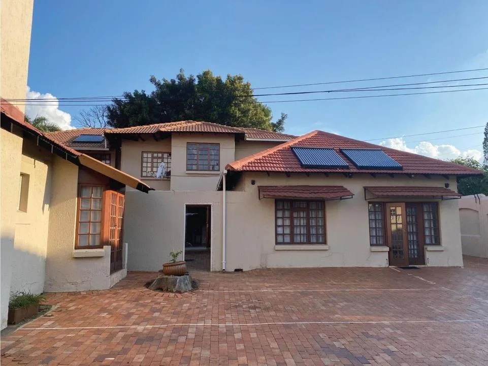 10 Bedroom House for sale in Bedfordview