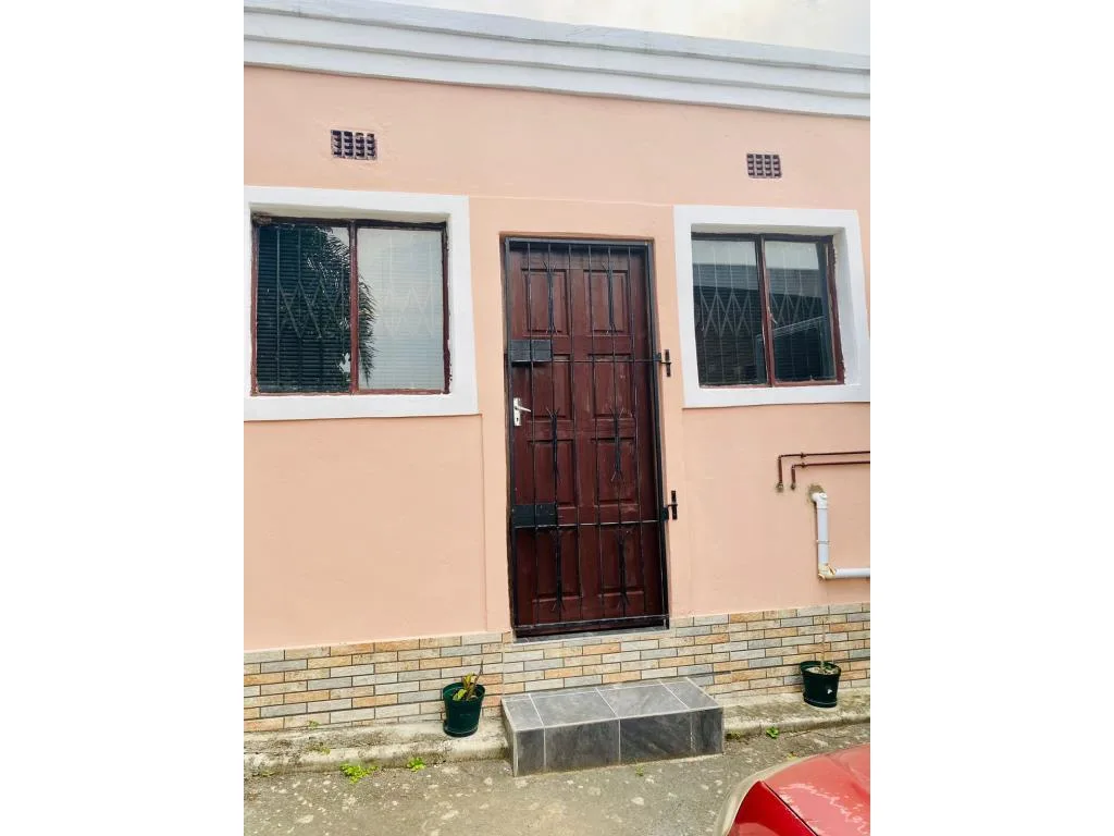0.5 Bedroom Garden Cottage in Illovo Glen