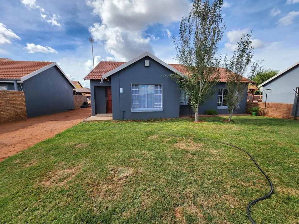3 Bedroom House for sale in Kathu