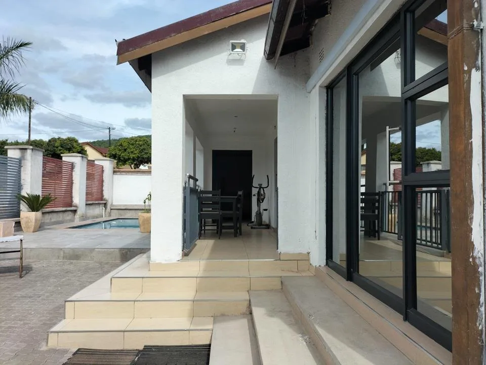 4 Bedroom House for sale in Kanyamazane