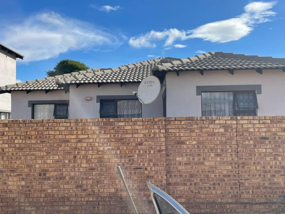 3 Bedroom Townhouse for sale in Chantelle