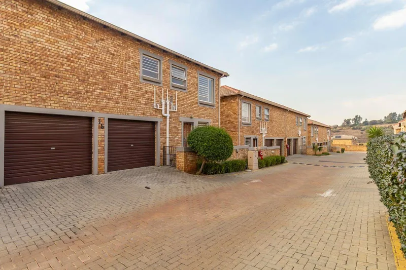 3 Bedroom Townhouse in Wilgeheuwel