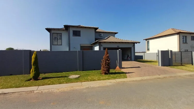 Property for sale in Halfway House