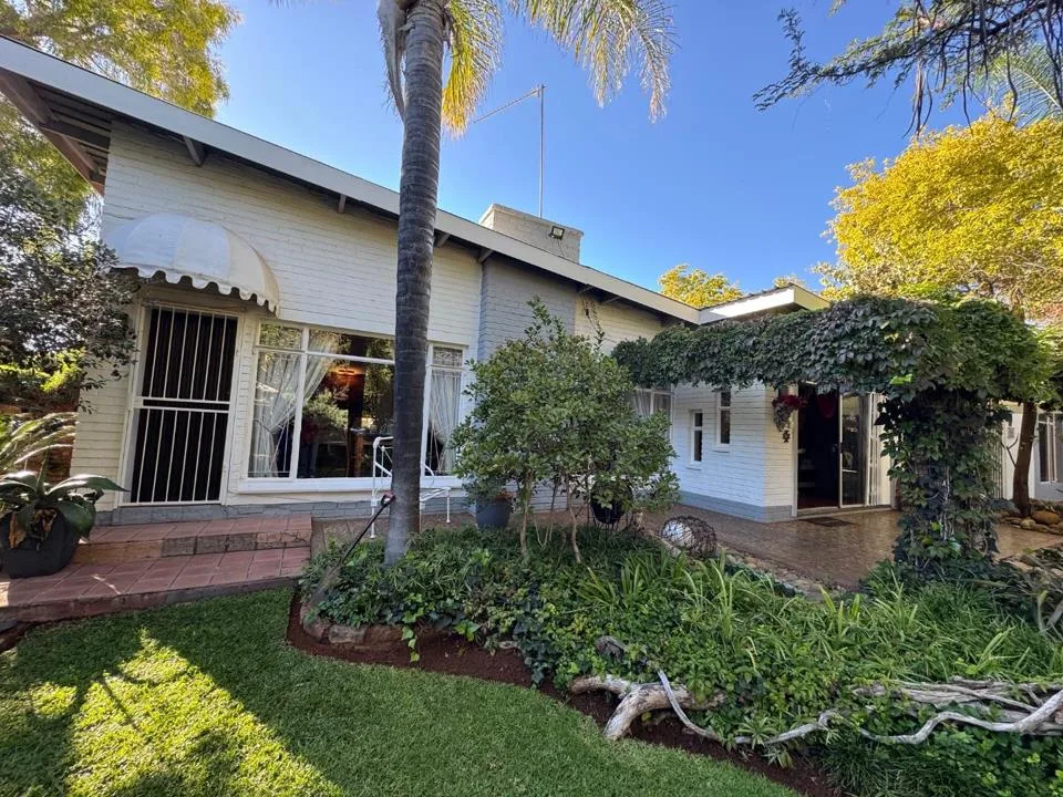 5 Bedroom House for sale in Jan Kempdorp
