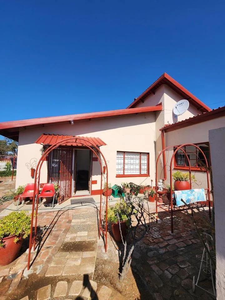 7 Bedroom House for sale in Hennenman