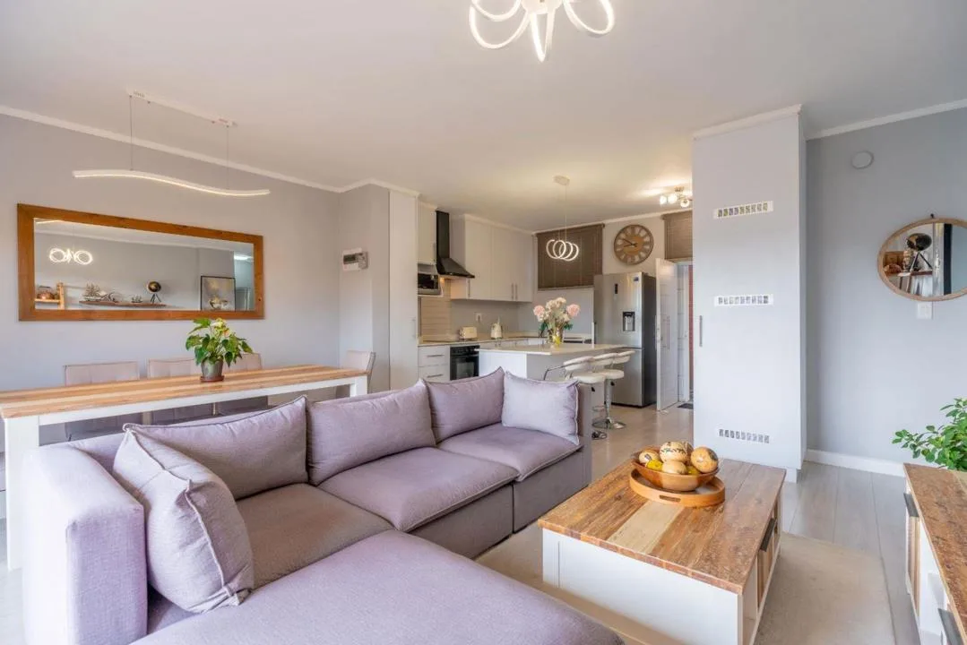 3 Bedroom Apartment / flat for sale in Cotswold Fenns