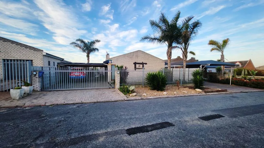 3 Bedroom House for sale in Saldanha Central