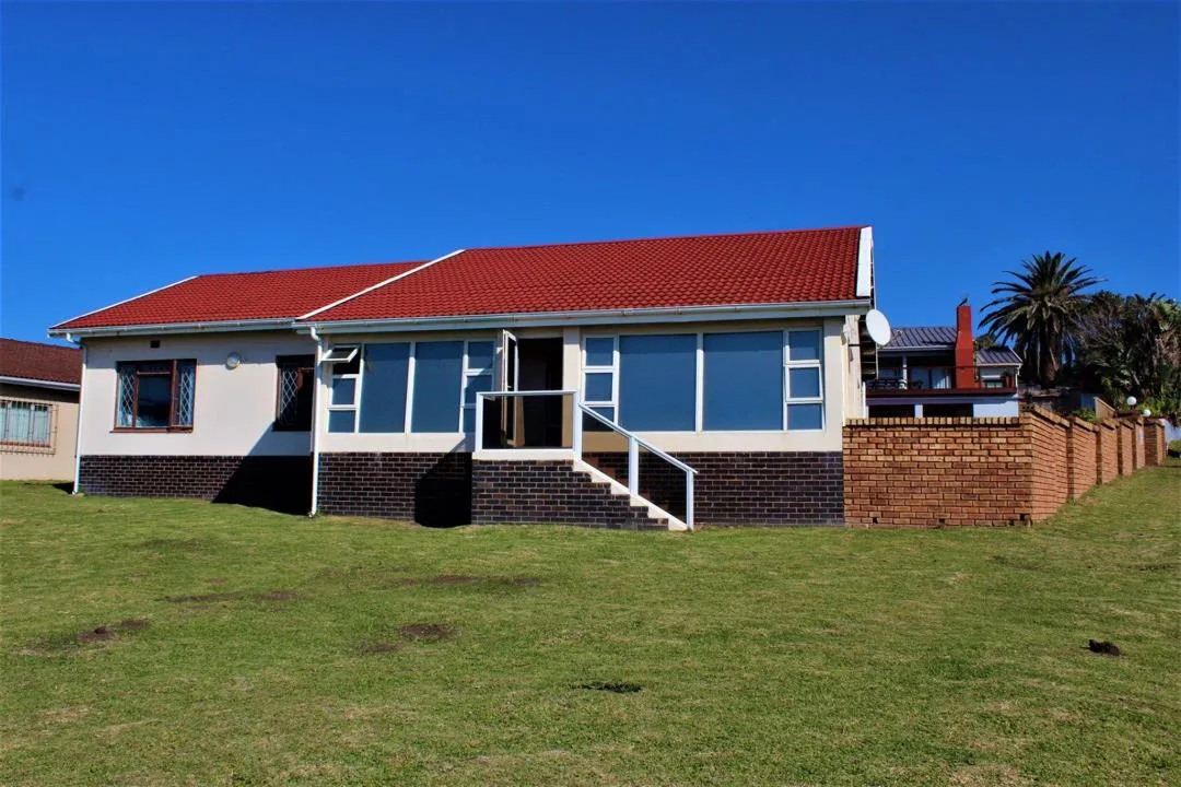 5 Bedroom House for sale in Port Edward