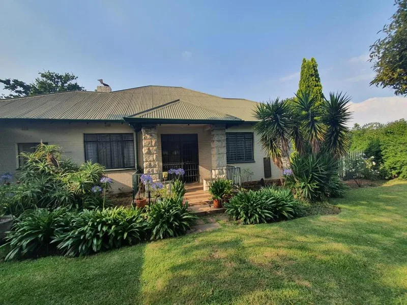 4 Bedroom House for sale in Observatory