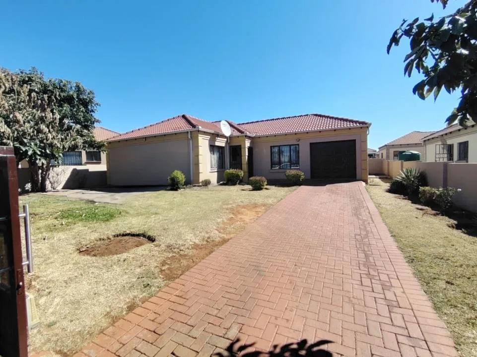 3 Bedroom House for sale in Jackaroo Park
