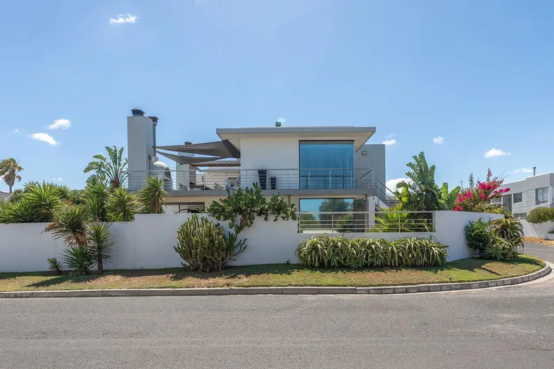 4 Bedroom House in Melkbosstrand
