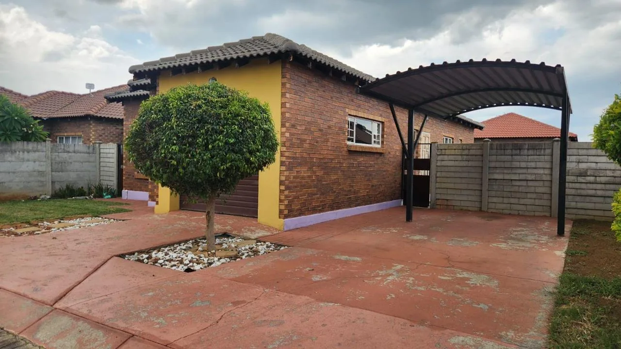 3 Bedroom Townhouse for sale in Waterval East