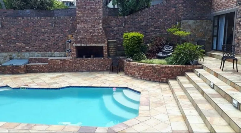 10 Bedroom House for sale in Vincent