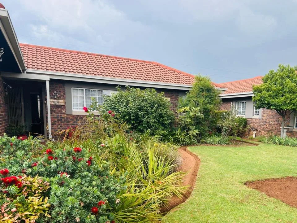 2 Bedroom House for sale in Three Rivers East