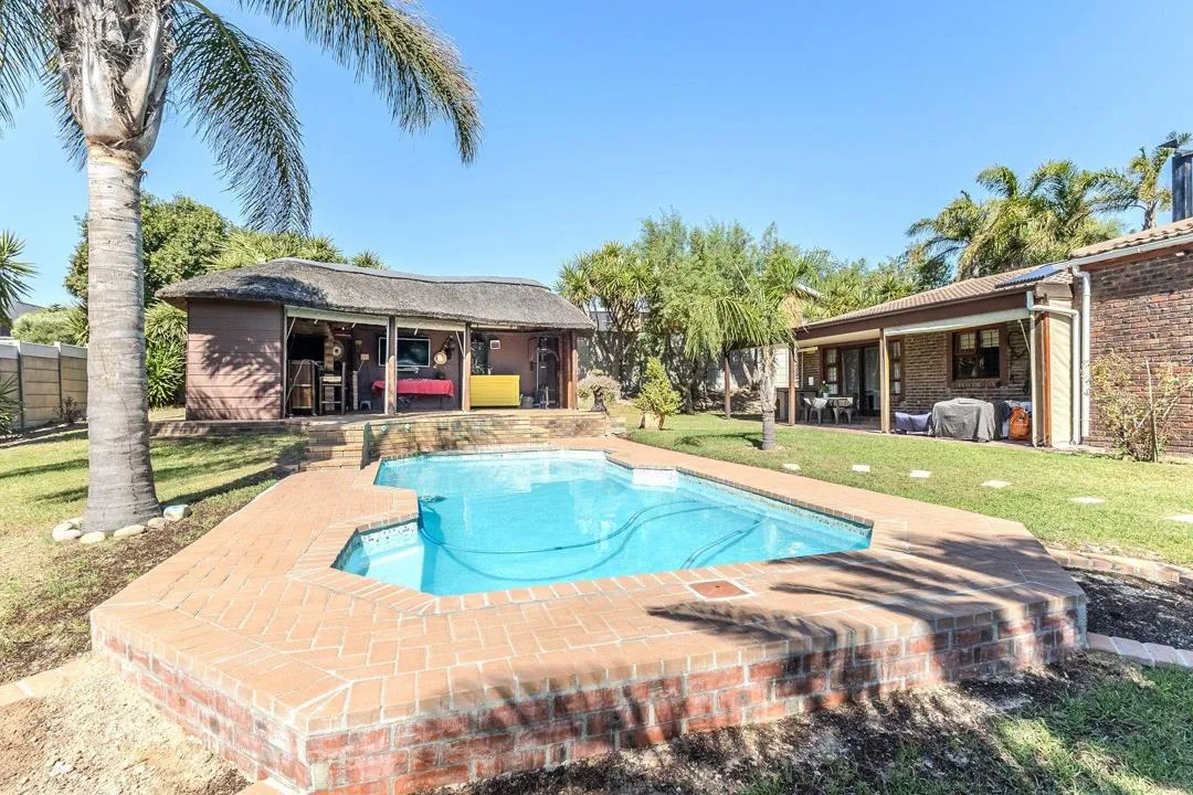 3 Bedroom House for sale in The Crest
