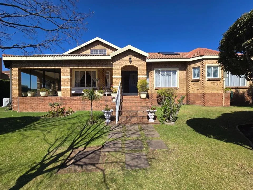 5 Bedroom House for sale in Midlands Estate
