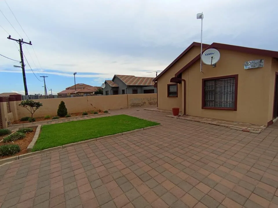 3 Bedroom House for sale in Pinehaven