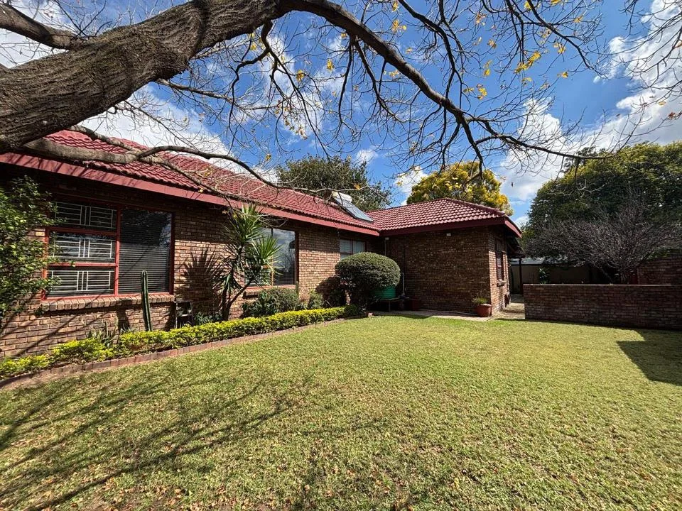 4 Bedroom House for sale in Die Heuwel