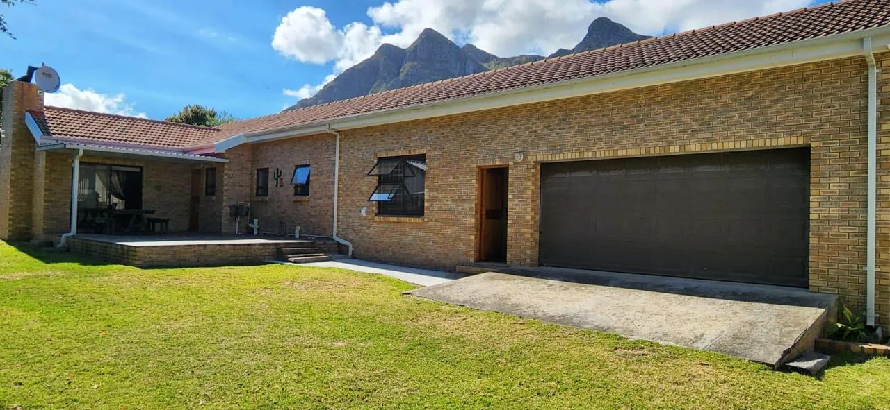 3 Bedroom House for sale in Kleinmond Central