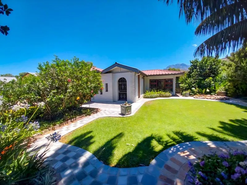 4 Bedroom House for sale in Van Riebeeck Park
