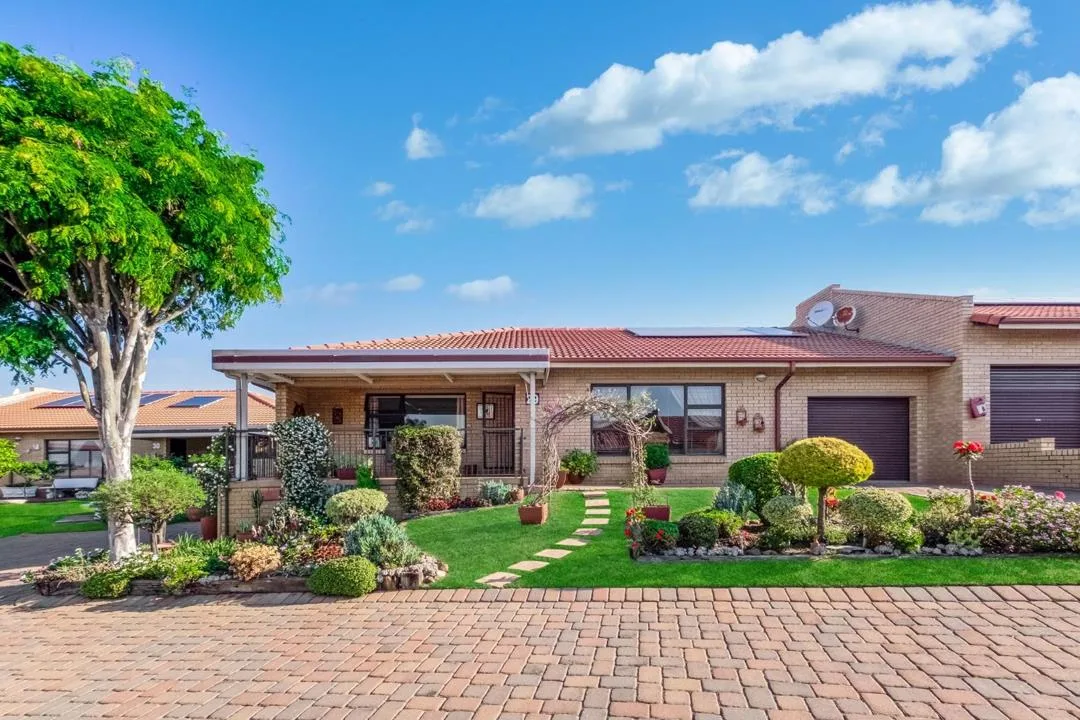 3 Bedroom Townhouse for sale in Ruimsig
