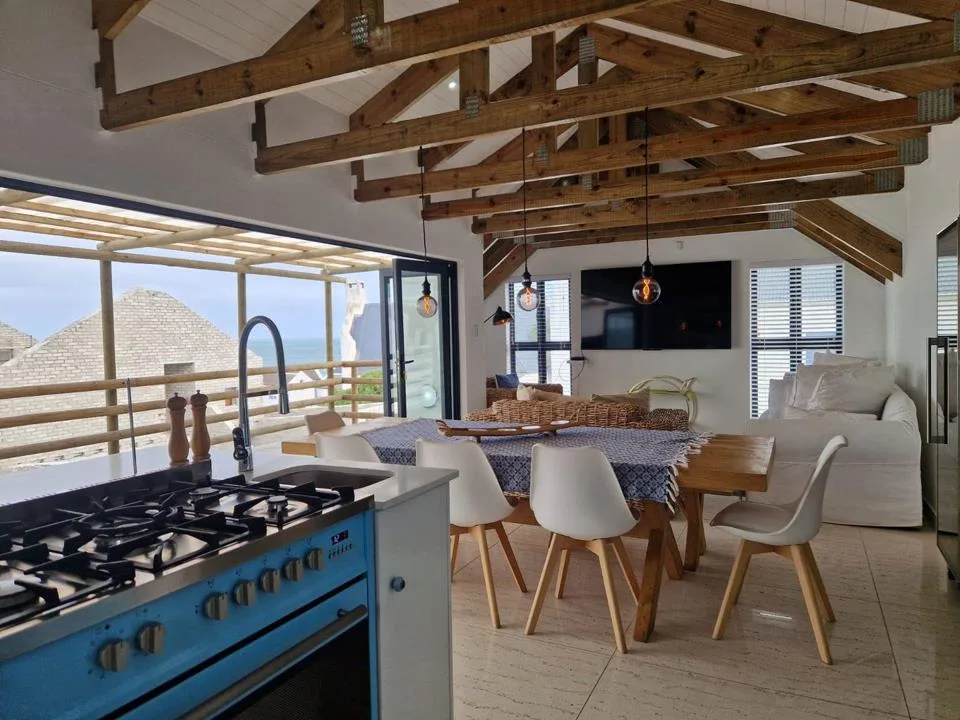 5 Bedroom House for sale in Bekbaai