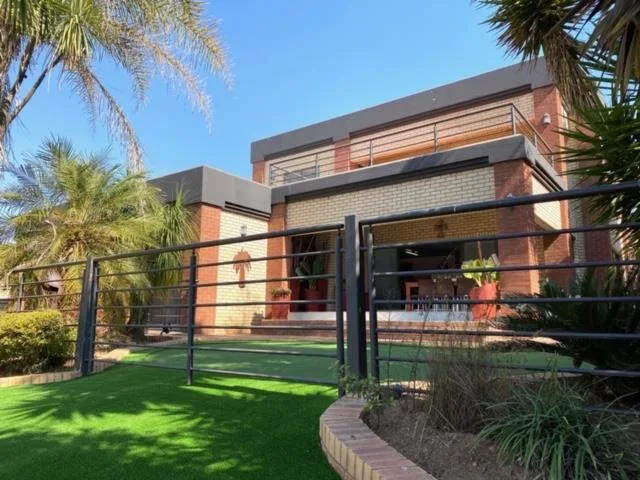 4 Bedroom House for sale in Featherbrooke Estate