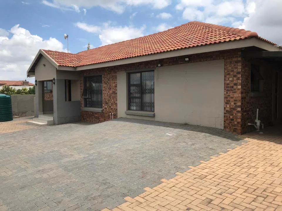 3 Bedroom Townhouse to rent in Reyno Ridge