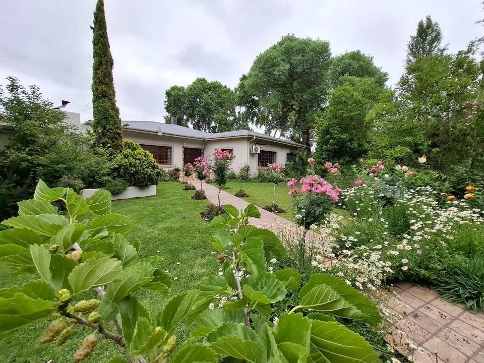 4 Bedroom House for sale in Top Town