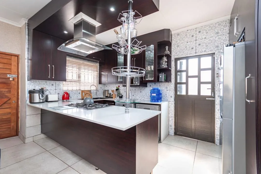3 Bedroom House for sale in Dawn Park