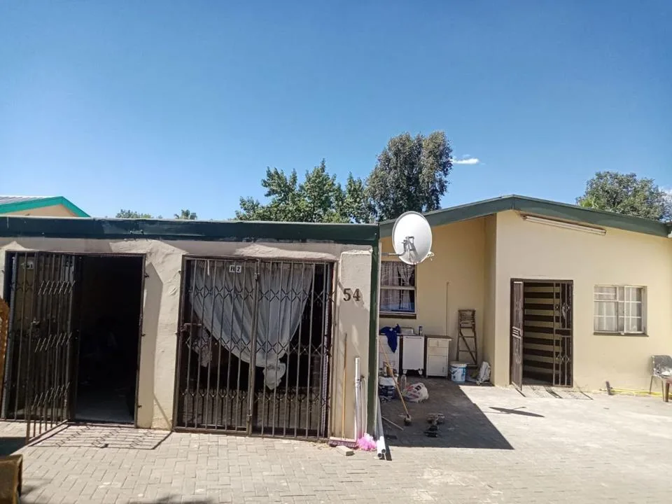 14 Bedroom House for sale in Brandwag
